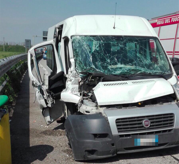 Incidente in A21 a Pontevico coinvolti un pulmino trasporto disabili e un mezzo pesante
