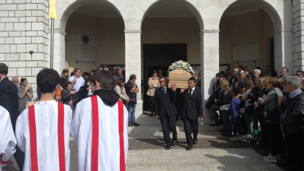 Addio a Stefania Cavagna, il funerale oggi