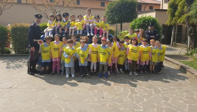 Polizia stradale alla scuola dell’infanzia canossiana