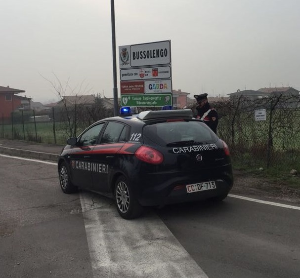 Minaccia la madre e le estorce i risparmi di una vita