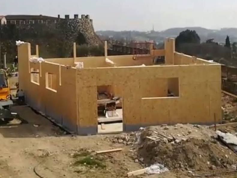 Lonato, sul «cubo» pende un esposto