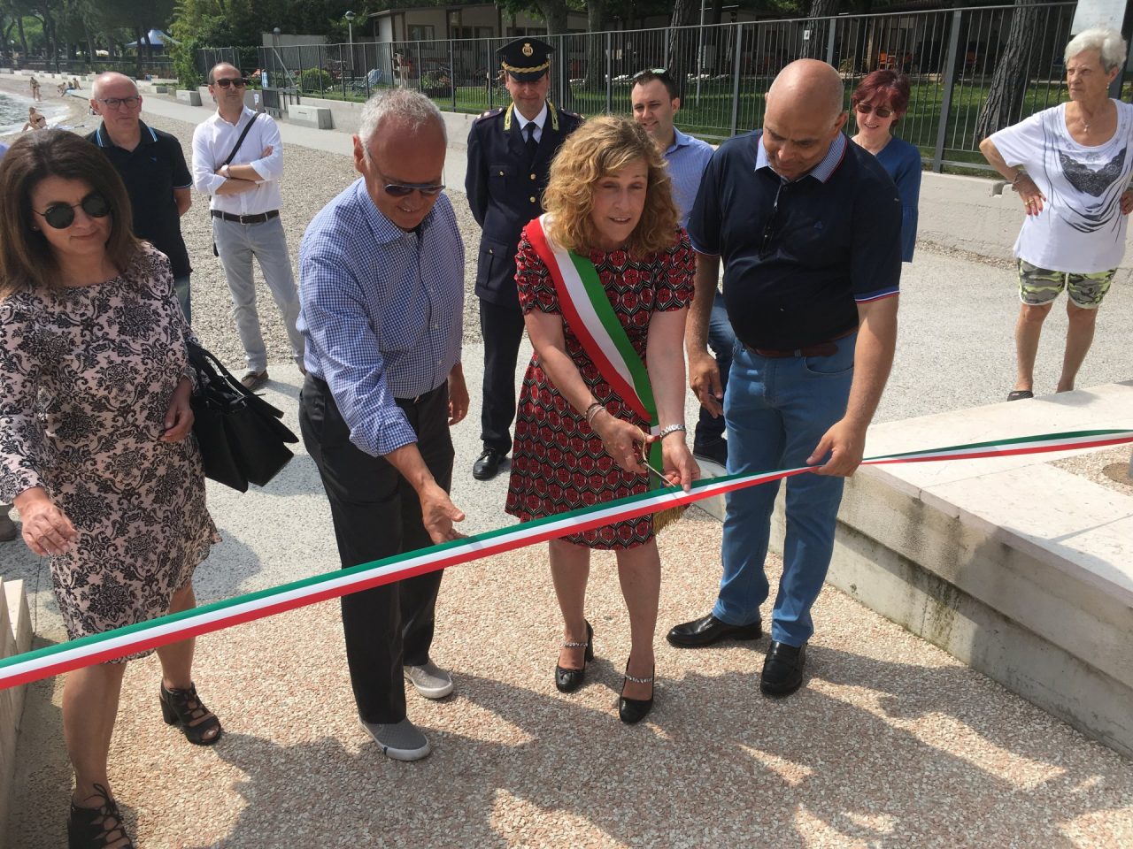 Inaugurato il nuovo tratto del lungolago a Padenghe