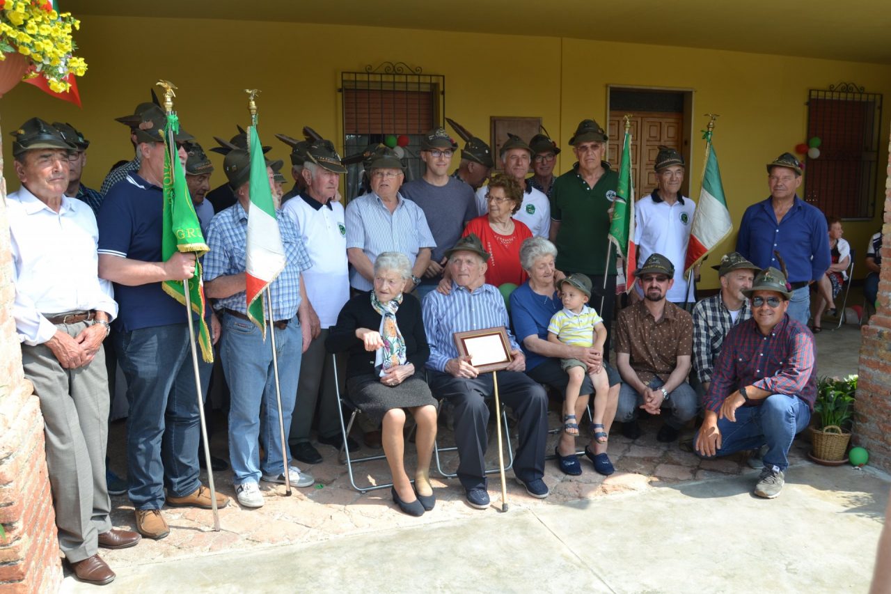 Gli alpini omaggiano il reduce cazzaghese Angelo Orizio