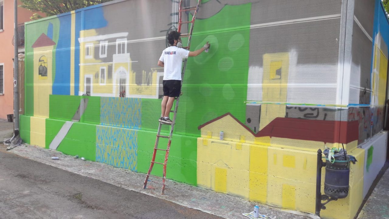 Murales e decorazioni riqualificano la stazione di Ospitaletto e via Mameli