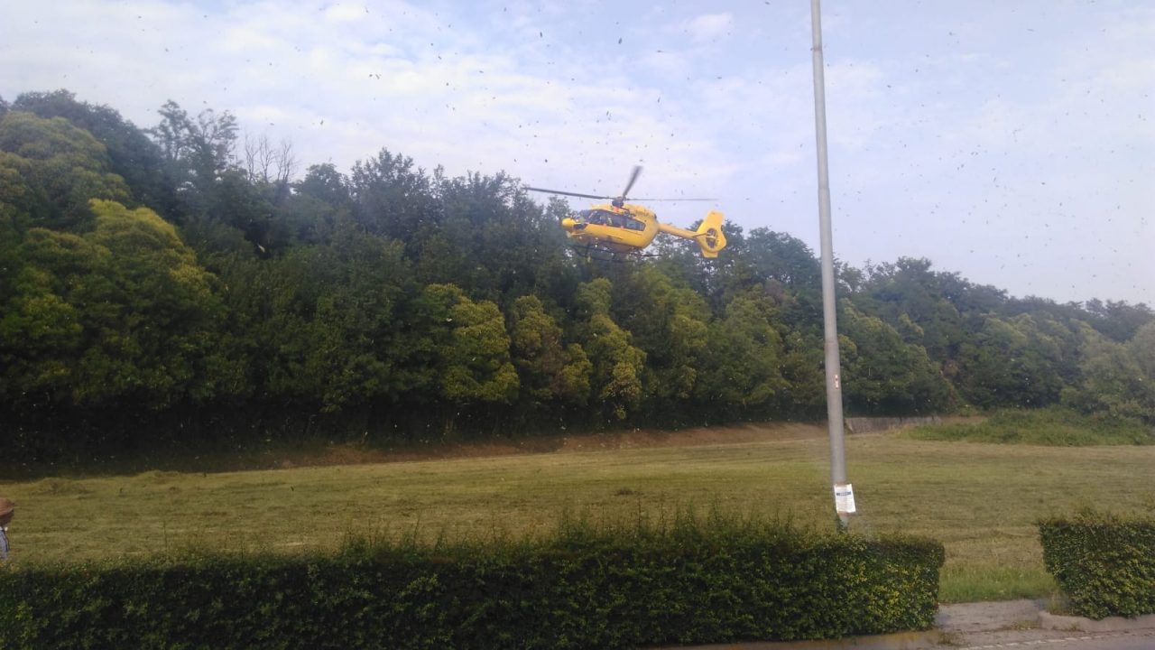 Operaio folgorato a Desenzano, arriva l’elisoccorso