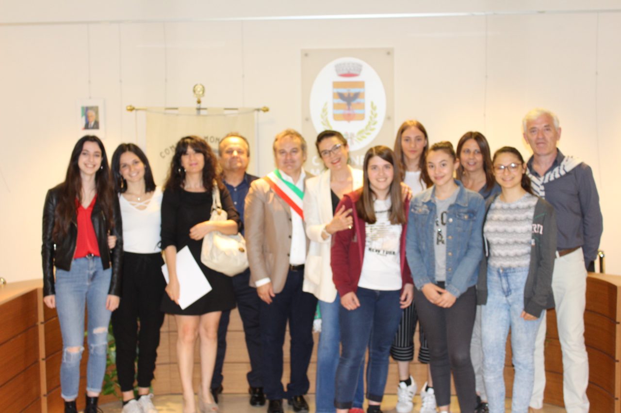 Premiati studenti meritevoli e l’insegnante Donatella Filippini
