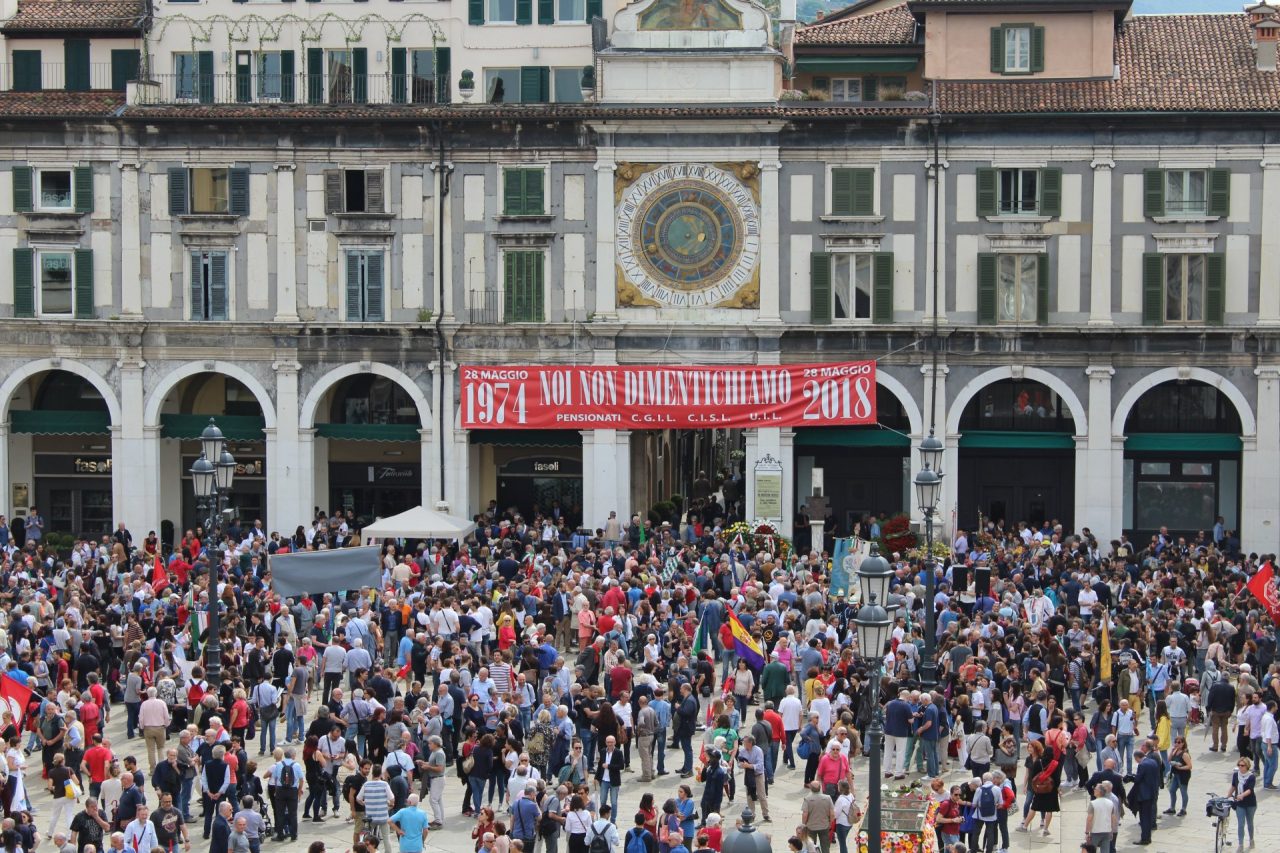 Strage di Piazza Loggia, 44 anni dopo il ricordo. Alle 10.12 i rintocchi per non dimenticare