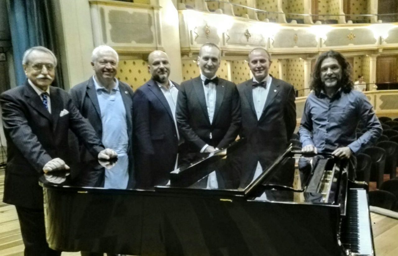 Donato un pianoforte al Teatro Bonoris