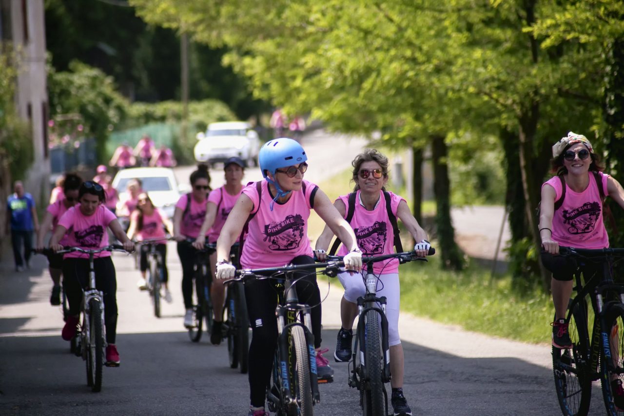 Franciacorta in rosa in 100 donne per la pink bike ad Adro