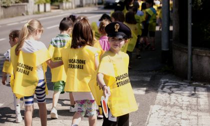 Polizia stradale all'asilo di Cologne, lezioni ai bambini per rendere la strada più sicura