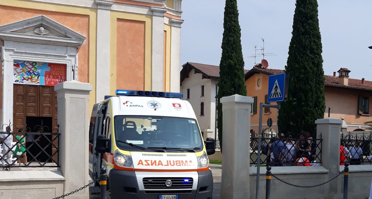 Malore in chiesa durante le cresime
