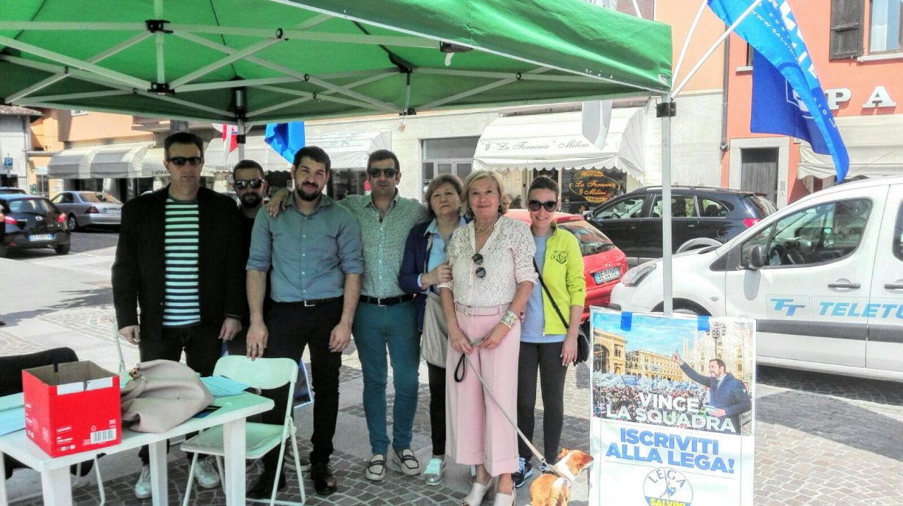 Piazza Teatro a Montichiari, cittadini firmano per il dissenso