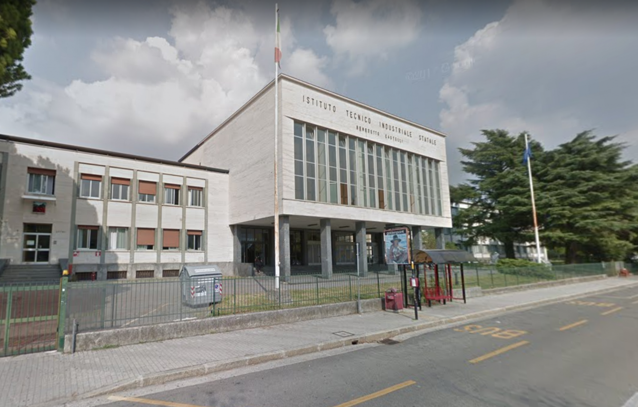 Ragazzo si ustiona durante la lezione di chimica