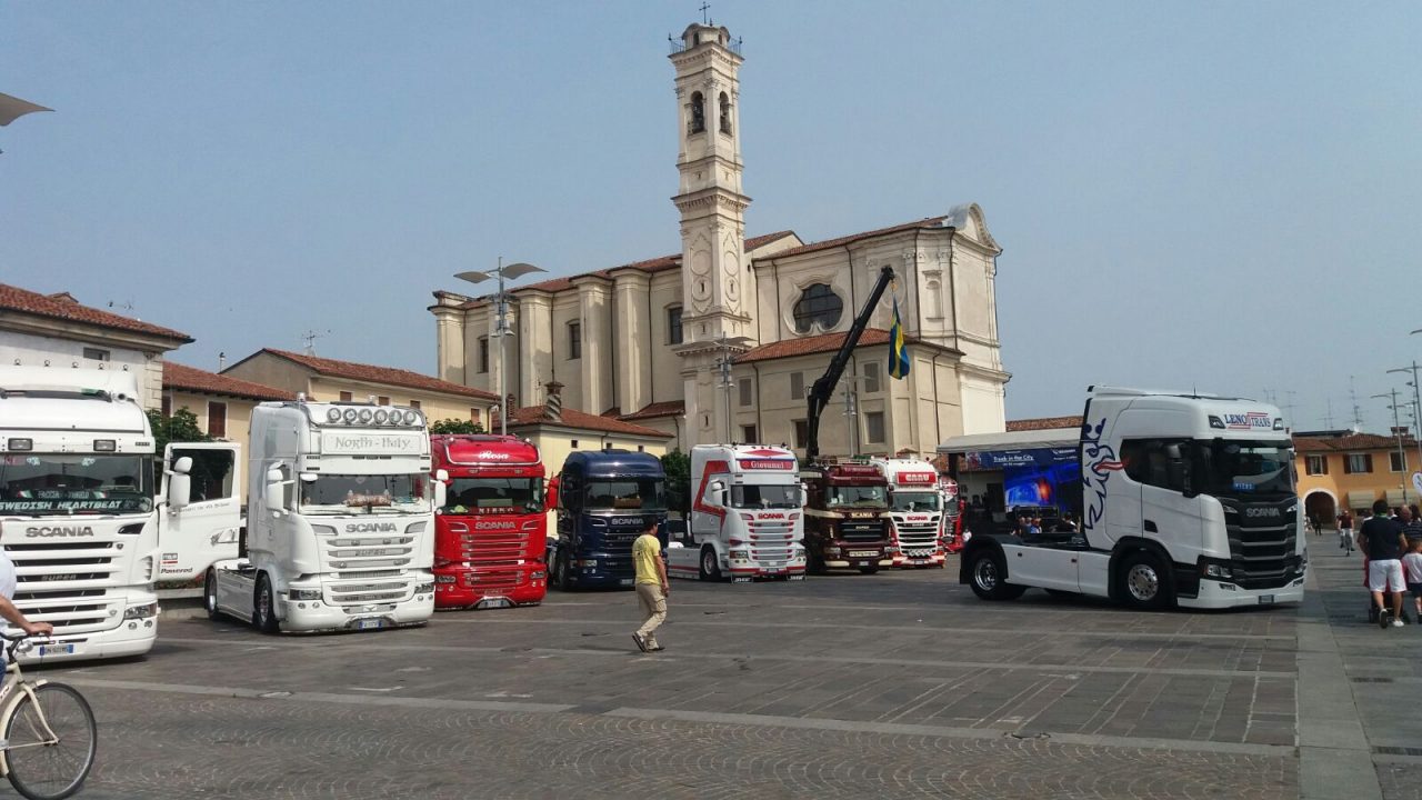Truck in The City: camion in piazza ieri sera a Travagliato