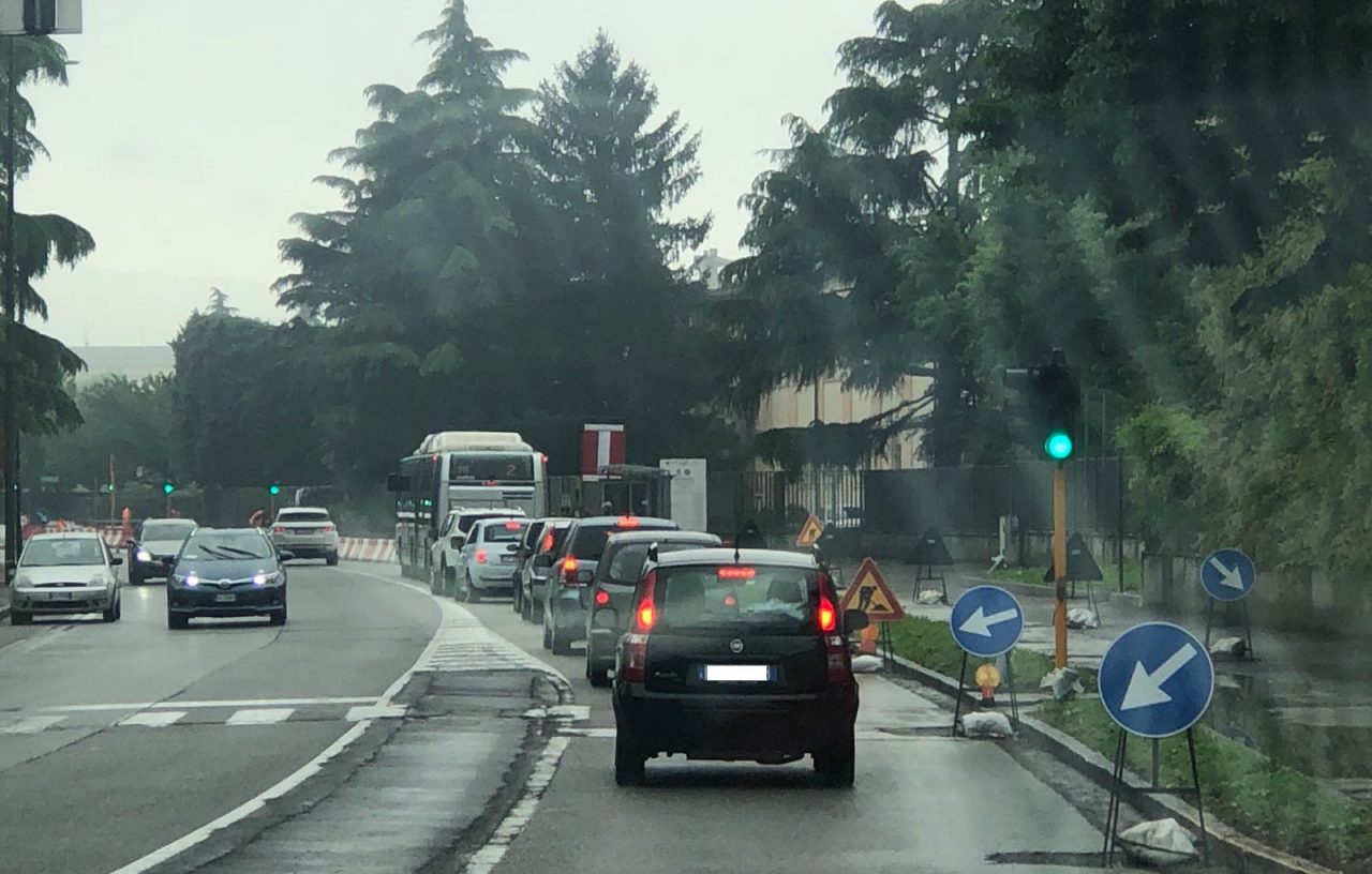 La rete di scatena contro i lavori di via Volturno