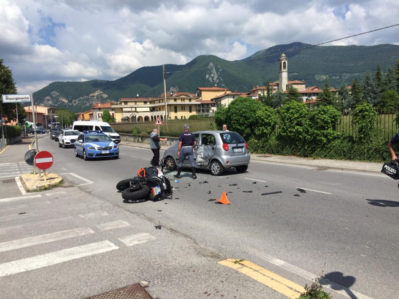 Incidente fra auto e moto a Clusane