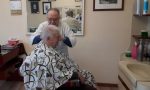 Giuliano Sansoni, da oltre settant'anni è il barbiere dei pozzolenghesi