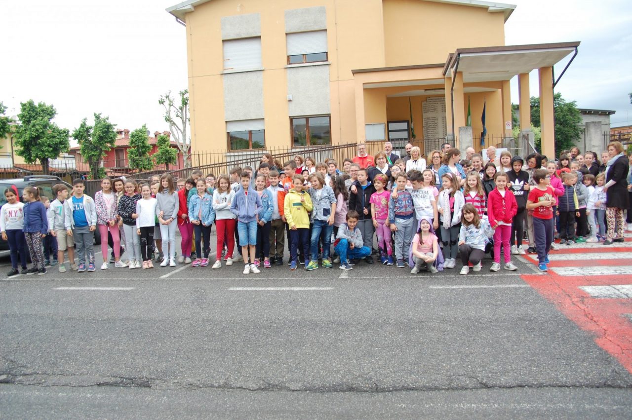 Tre defibrillatori e un eco compattatore nelle scuole rovatesi