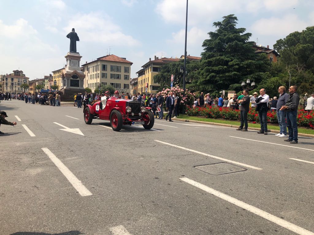 Piero Pelù e Guy Berryman in corsa. Brescia tornerà protagonista sabato con 1000Miglia The Night