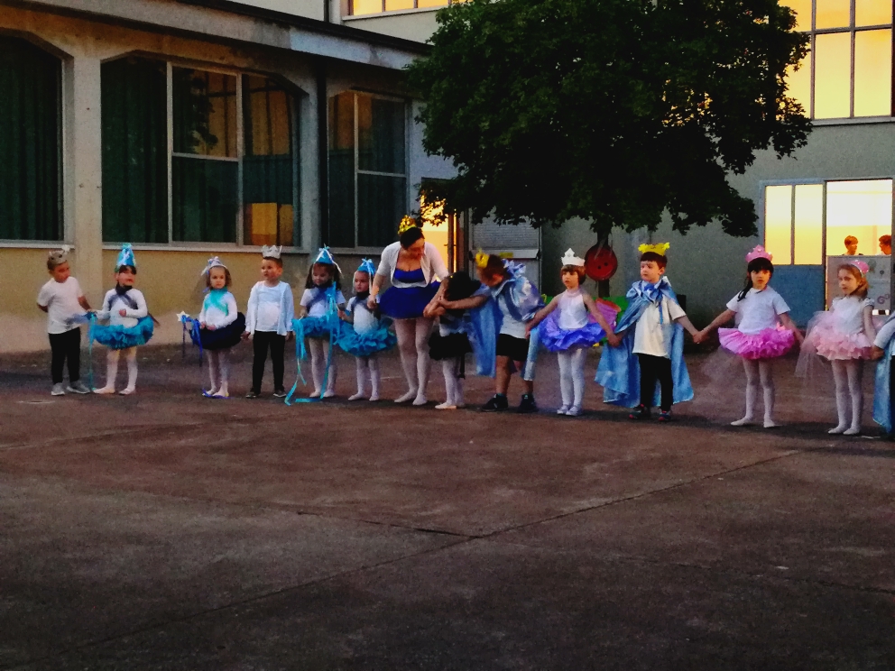 Gioco danza e i bimbi delle Canossiane di Orzinuovi