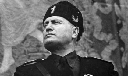 "Togliamo la cittadinanza onoraria a Benito Mussolini"
