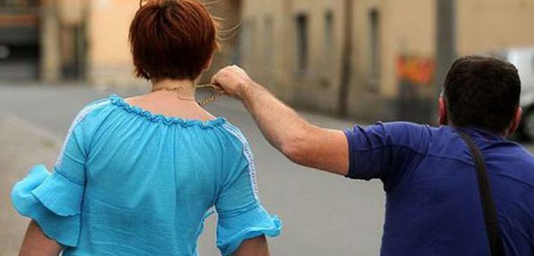 Donna aggredita e accoltellata a Pisogne, identificati i presunti responsabili