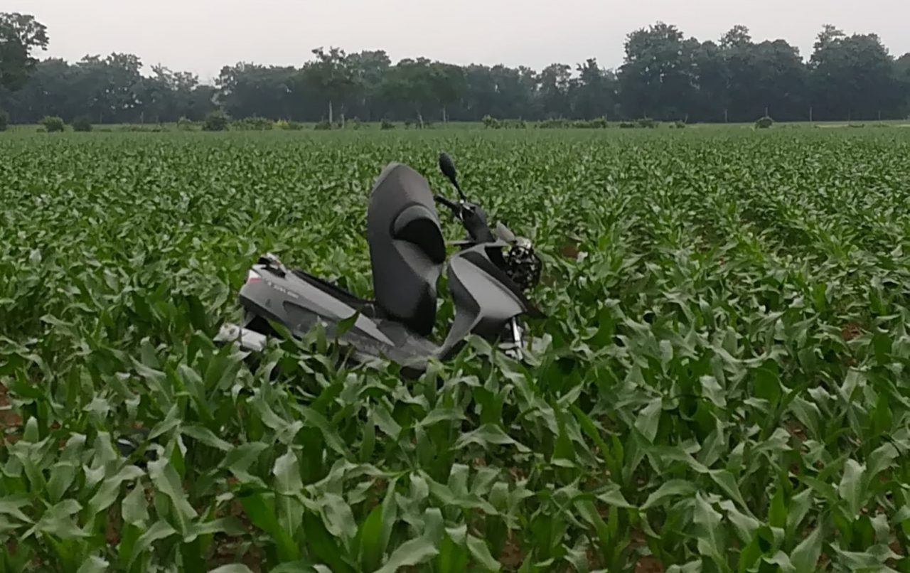 Scooterone finisce in un campo di mais Cazzago
