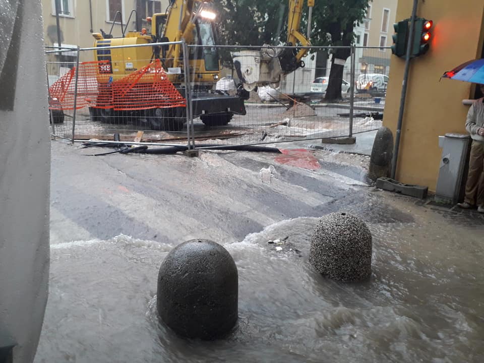 Bomba d’acqua a Salò, tanti i disagi