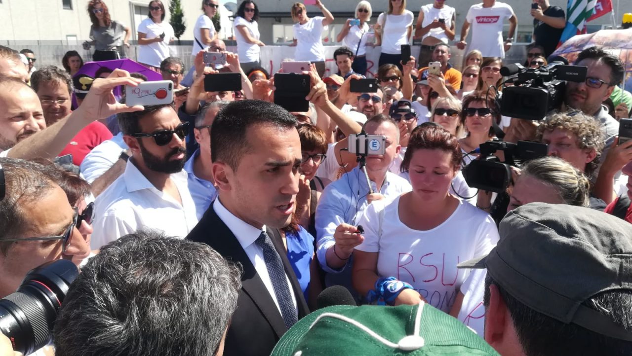 Di Maio a Torbole Casaglia con i lavoratori di Medtronic-Invatec. LA VIDEO-CRONACA