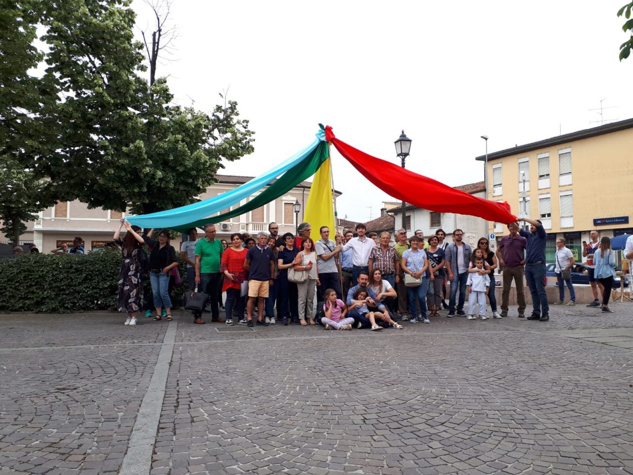 Flash mob in piazza – nasce “Un futuro per Ghedi”