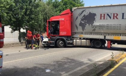 Incidente fra camion e auto a Cologne