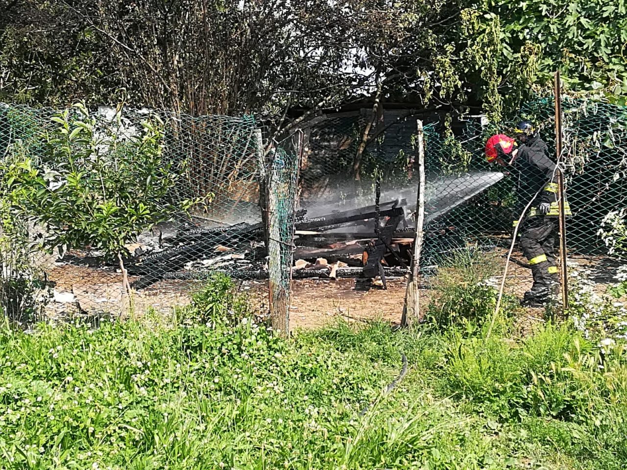 Fuoco in un cortile di Comezzano-Cizzago