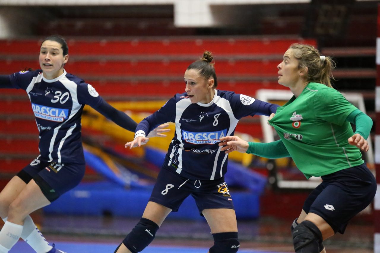 Trent’anni di passione: la roncadellese Simona Savoldi lascia la pallamano