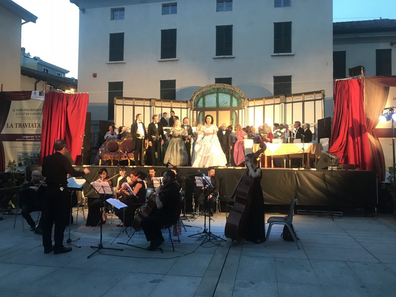Grande successo per la Traviata in piazza a Chiari