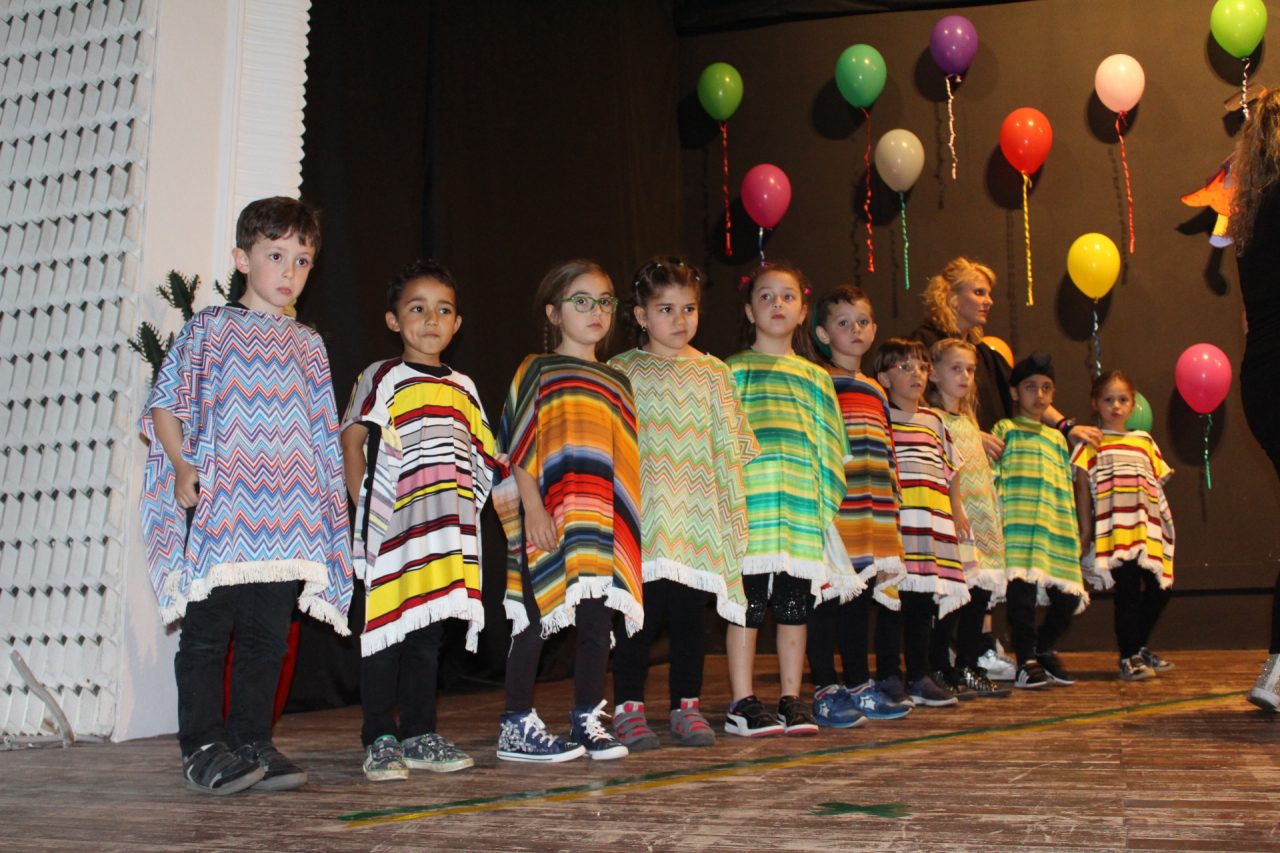Festa di fine anno per la scuola materna di Dello