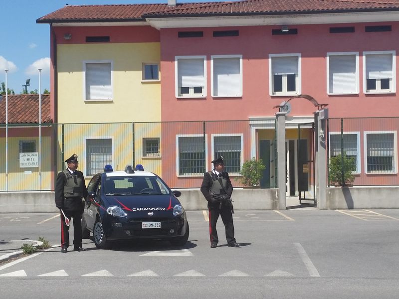 Ubriaco e armato di bastone, fermato mentre si aggirava per le strade di Quinzano