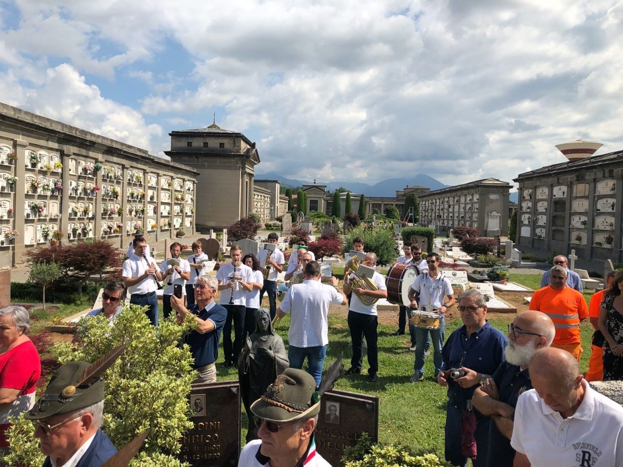 Monumento dei caduti al cimitero di Palazzolo, LE FOTO della cerimonia