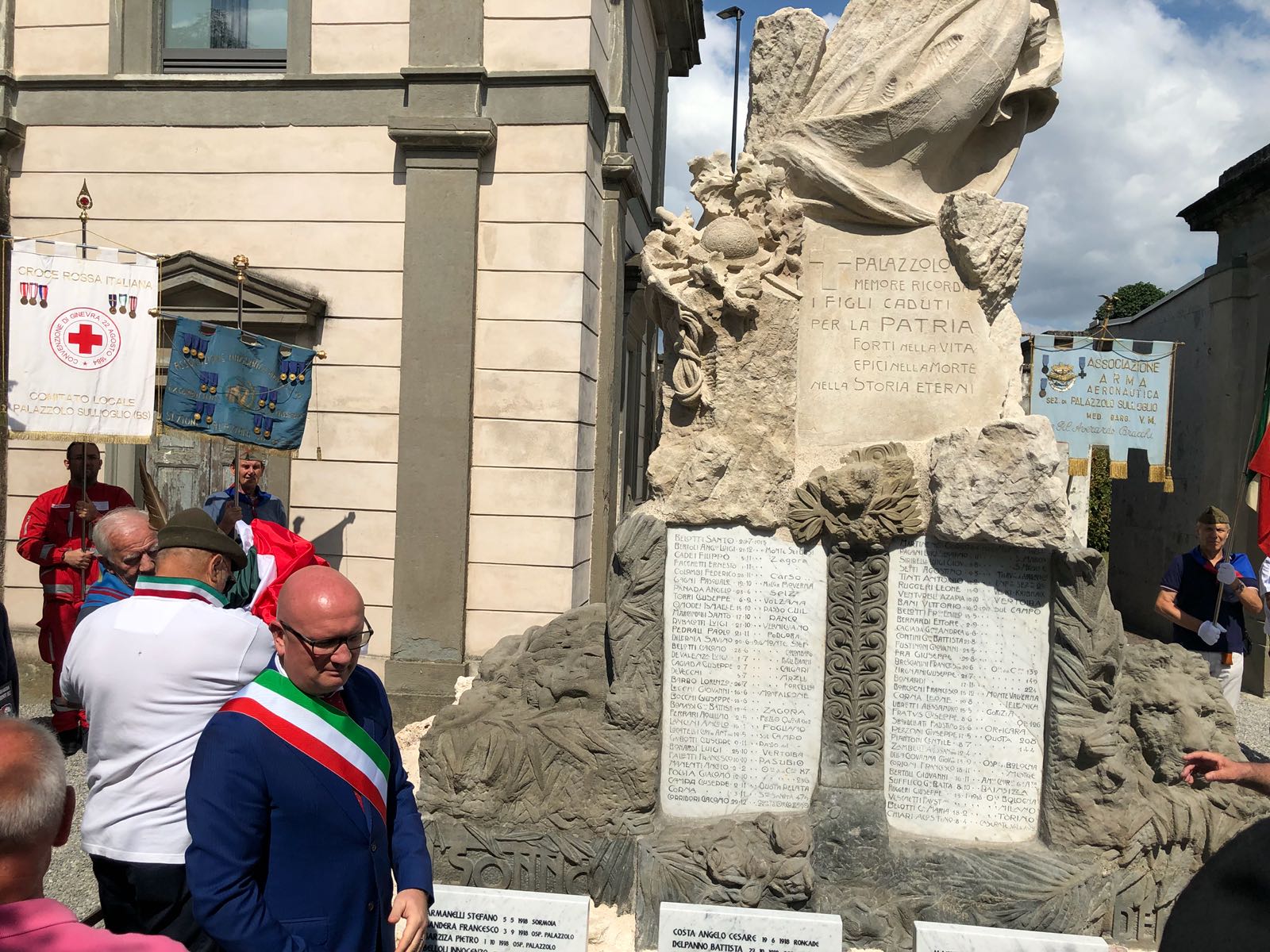 Restaurato monumento in onore dei caduti2