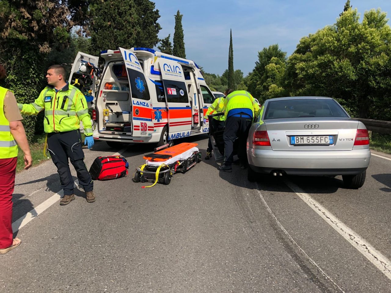 Frontale a Salò, intervengono i volontari con l’ambulanza appena inaugurata