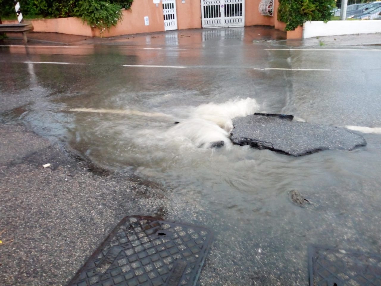 Maltempo, strade allagate a Padenghe