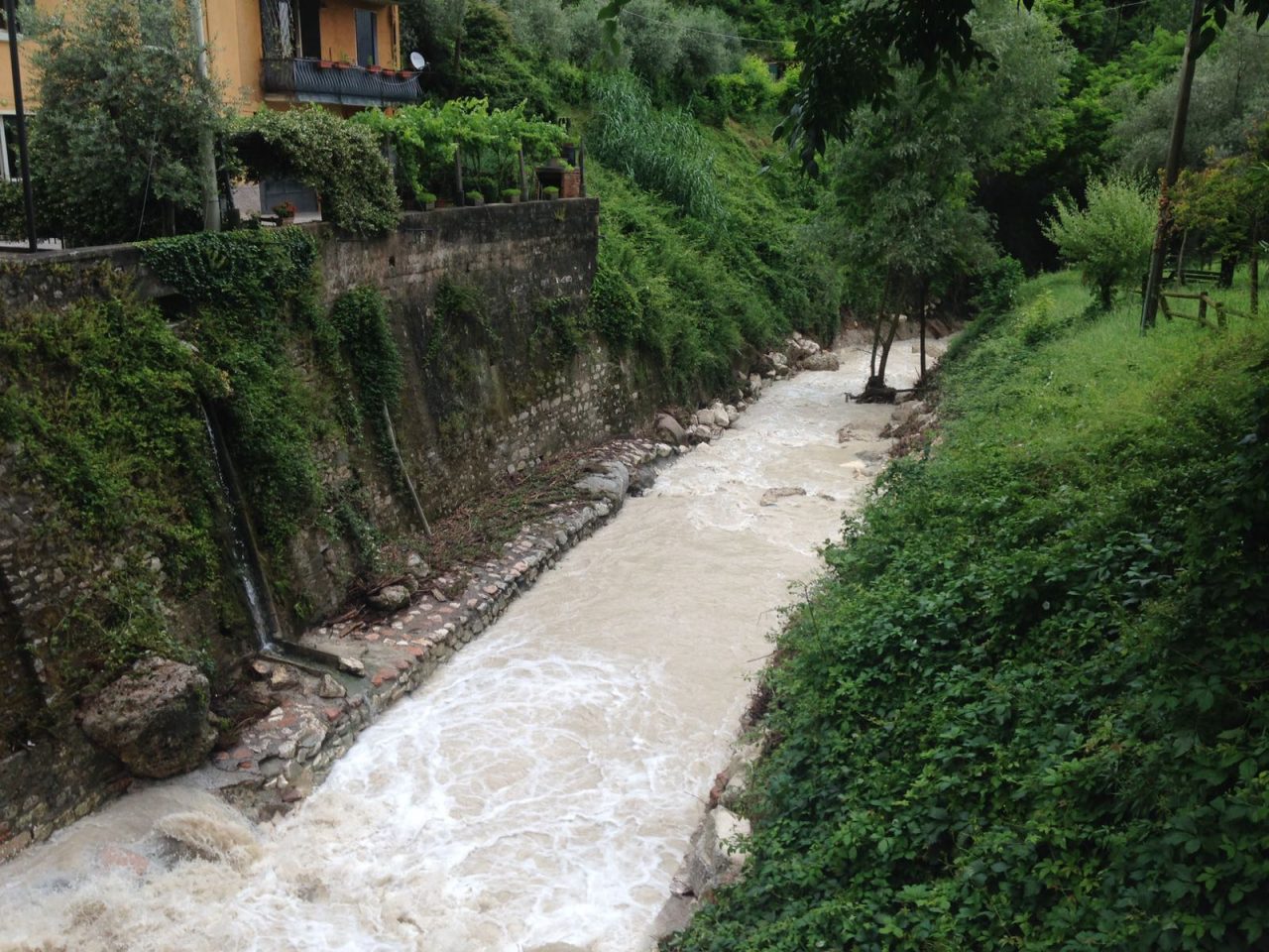 Trovata donna senza vita in un torrente