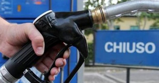 Revocato sciopero dei benzinai: i distributori rimangono aperti