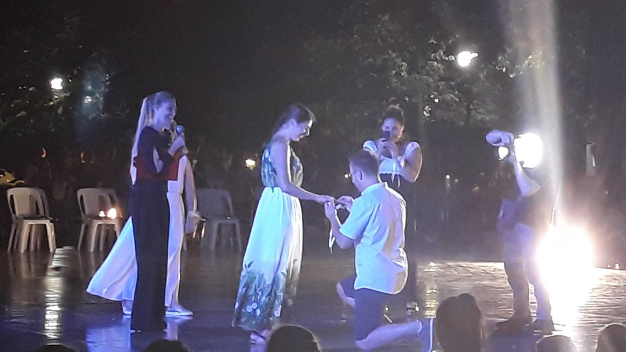 Proposta di matrimonio durante la serata del ballo delle debuttanti