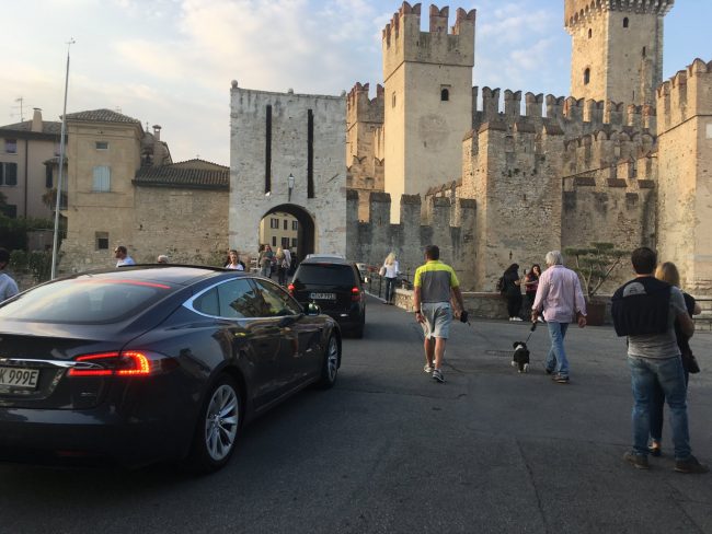 Sirmione aumenta i giorni di stop alle auto