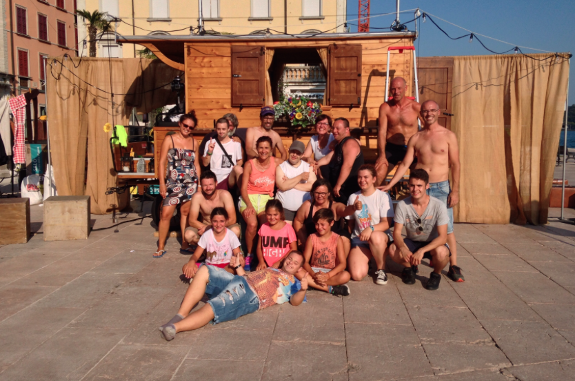 Il carrozzone degli artisti sbarca a Salò