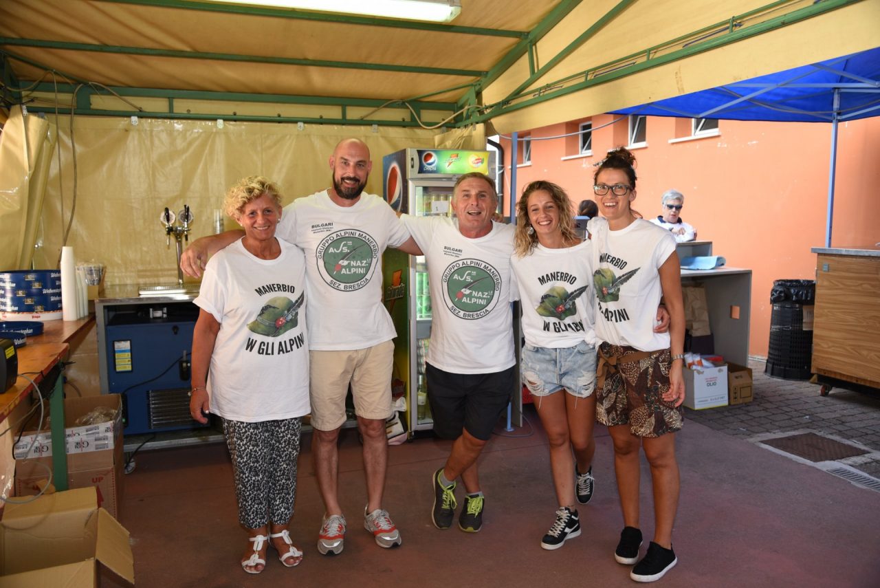 A Manerbio folla per gli Alpini in festa