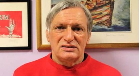 Maglietta rossa per i migranti