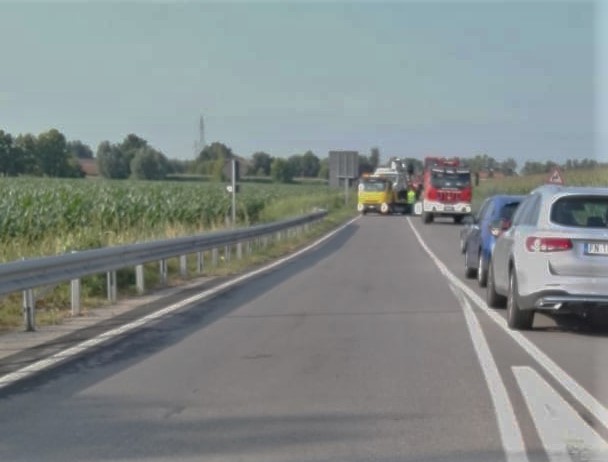 Furgoncino esce fuori strada coda a Bredazzane di Montichiari
