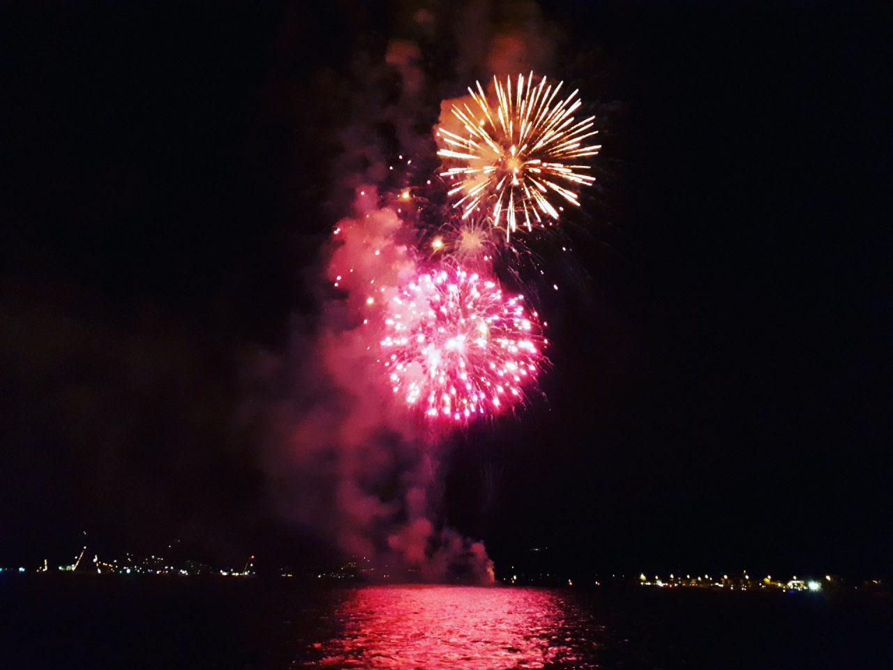 A Sarnico spettacolo piro-musicale sul lago VIDEO
