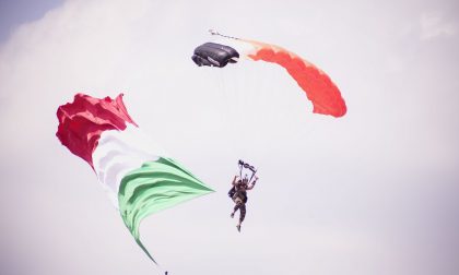 Coccaglio, lancio dei paracadutisti FOTO-VIDEO